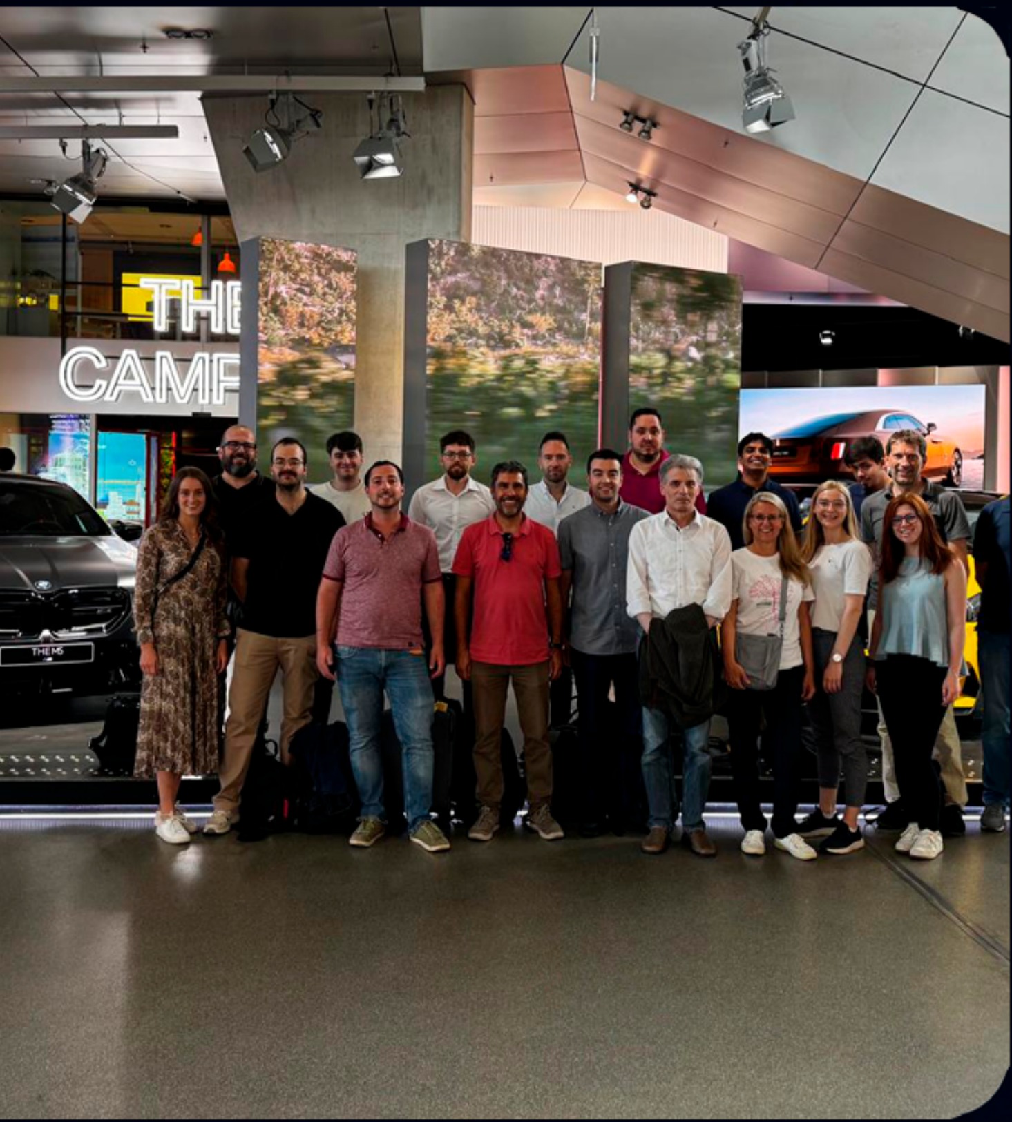 Equipo del proyecto en un entorno de BMW Group
